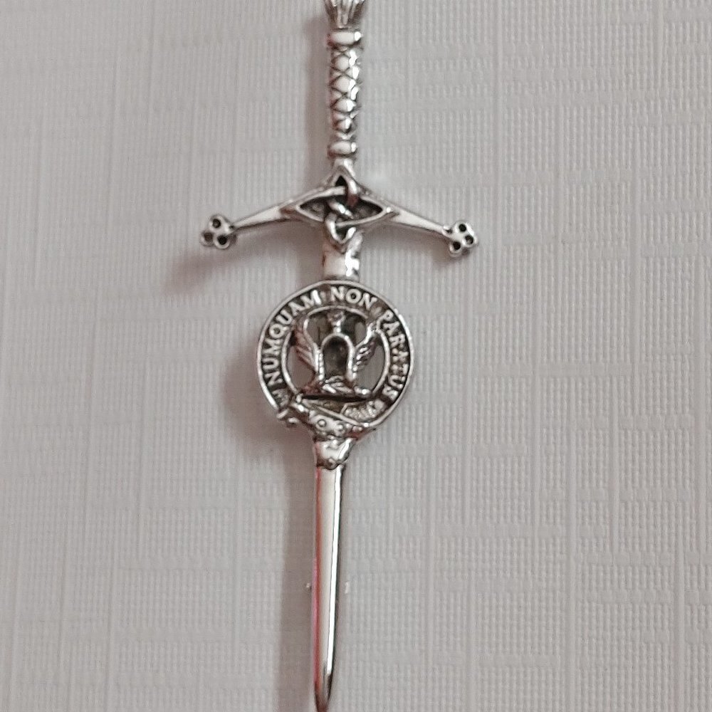 Vintage silver tone Johnstone Clan Kilt pin/ Brooch Nunquam Non Paratus